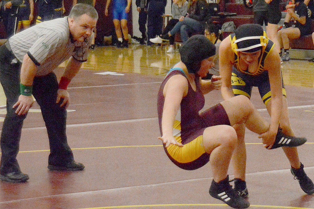 Lakewood hosts girl wrestlers; MG boys, wrestlers win; M-P wins, but Eagles fall (slide show)