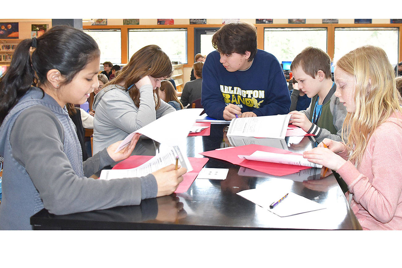 High schoolers help middle schoolers with math in Arlington