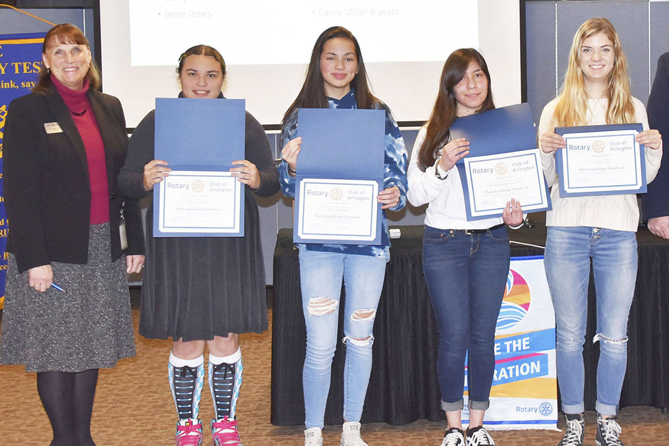 Arlington Rotary Club awards outstanding students
