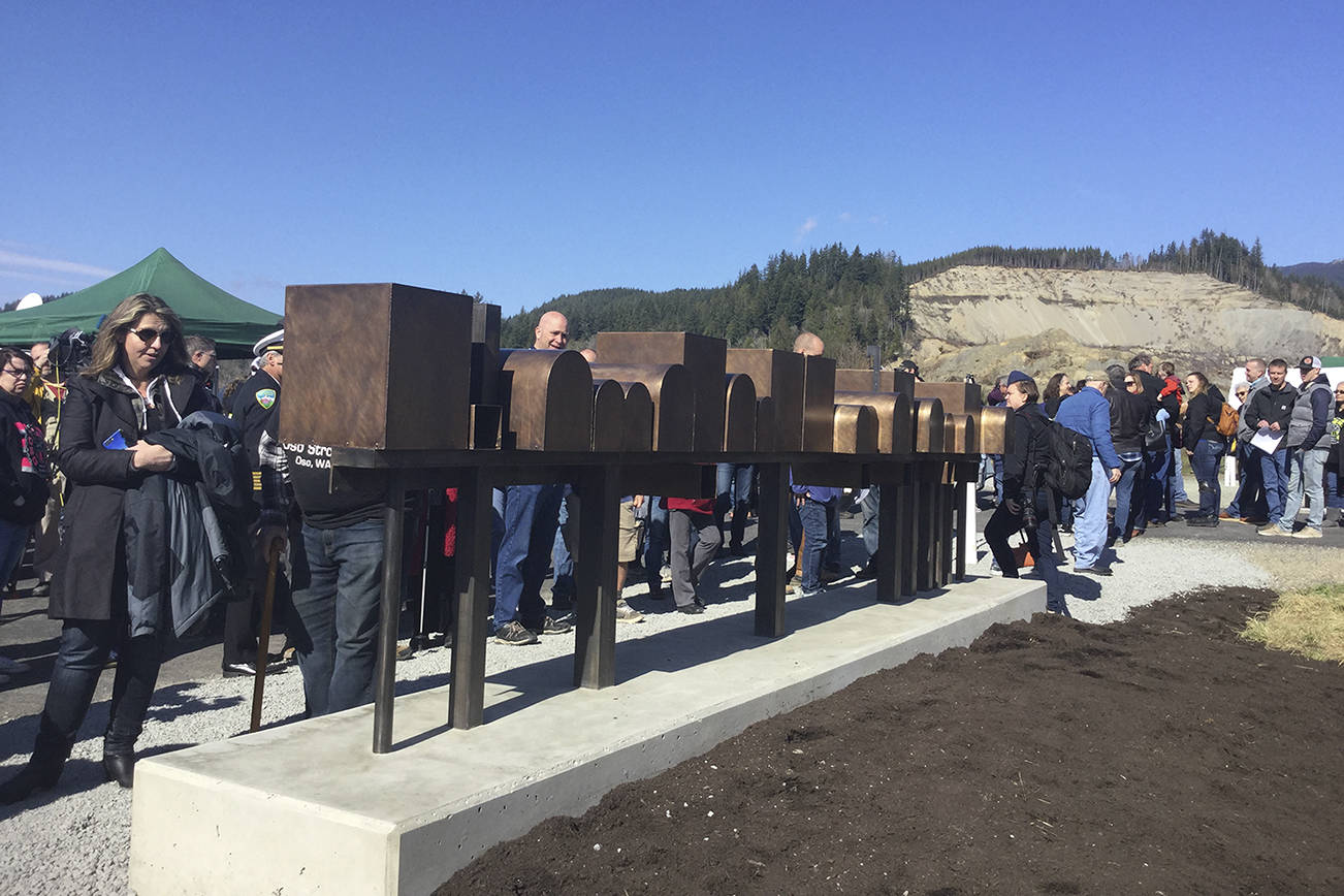 Memorial event remembers 43 lives lost in Oso slide 5 years ago (slide show)