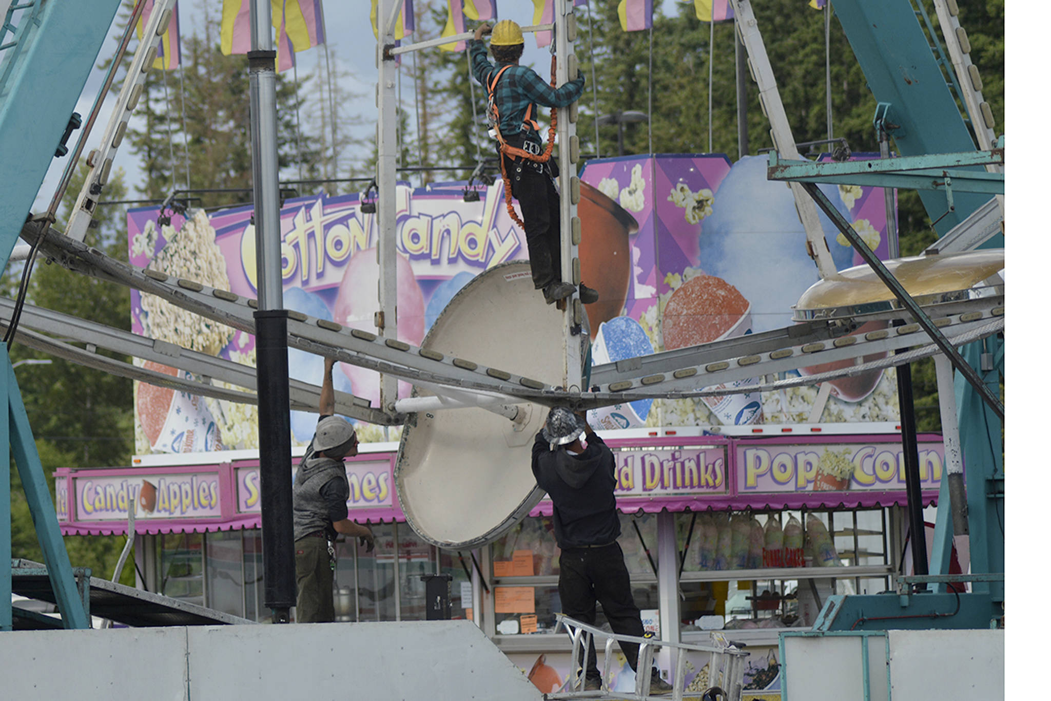 Workers set up the ferris wheel at the Marysville Tulalip Chamber of Commerce carnival Wednesday in the field between Home Depot and Cabela’s. The carnival runs through Sunday, with proceeds going to chamber programs that help local businesses. A craft and vendor fair has been added this year to give adults something to do while the kids go on the rides. (Steve Powell/Staff Photo)