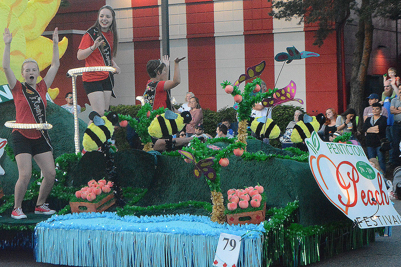 Thousands watch Marysville Strawberry Festival Grand Parade