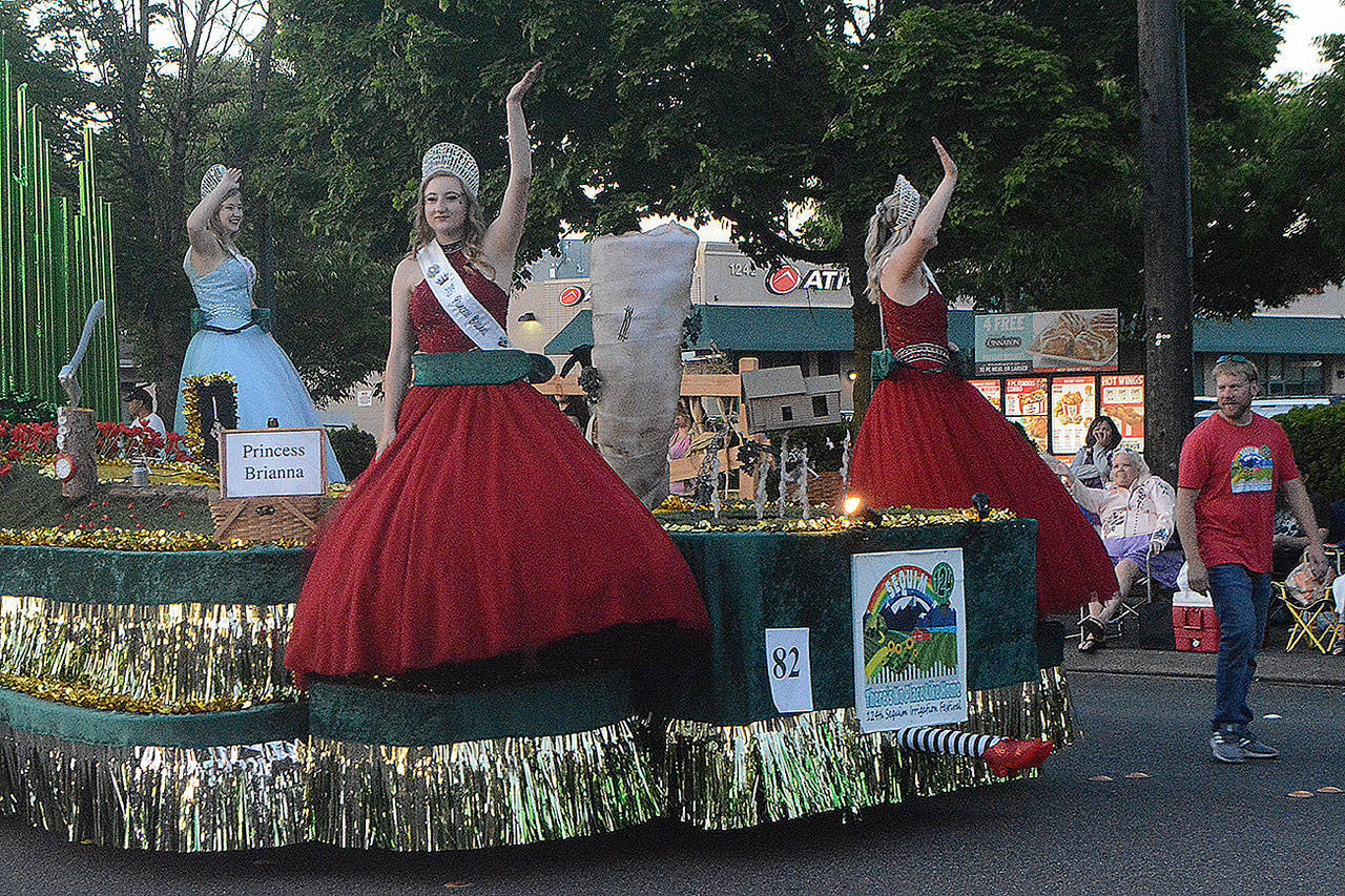 Thousands watch Marysville Strawberry Festival Grand Parade