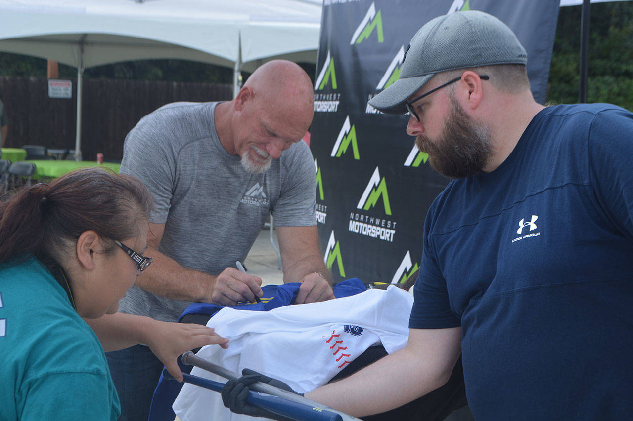 Buhner a big hit at Marysville appearance