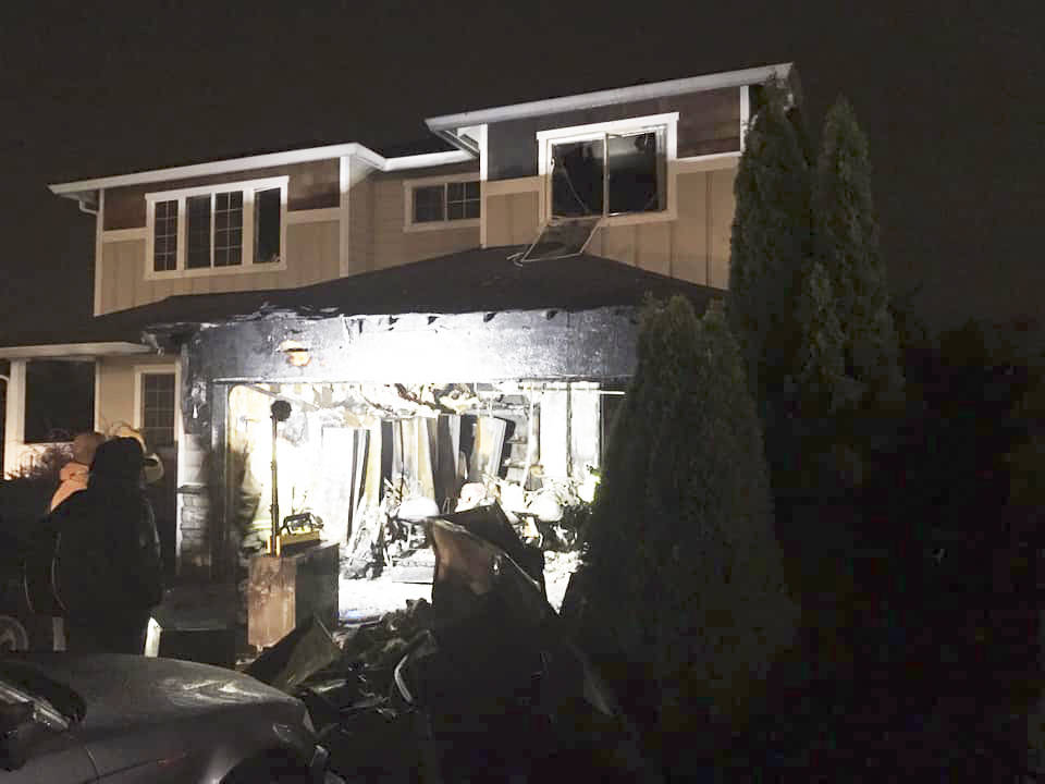 Four escape overnight house fire in Marysville
