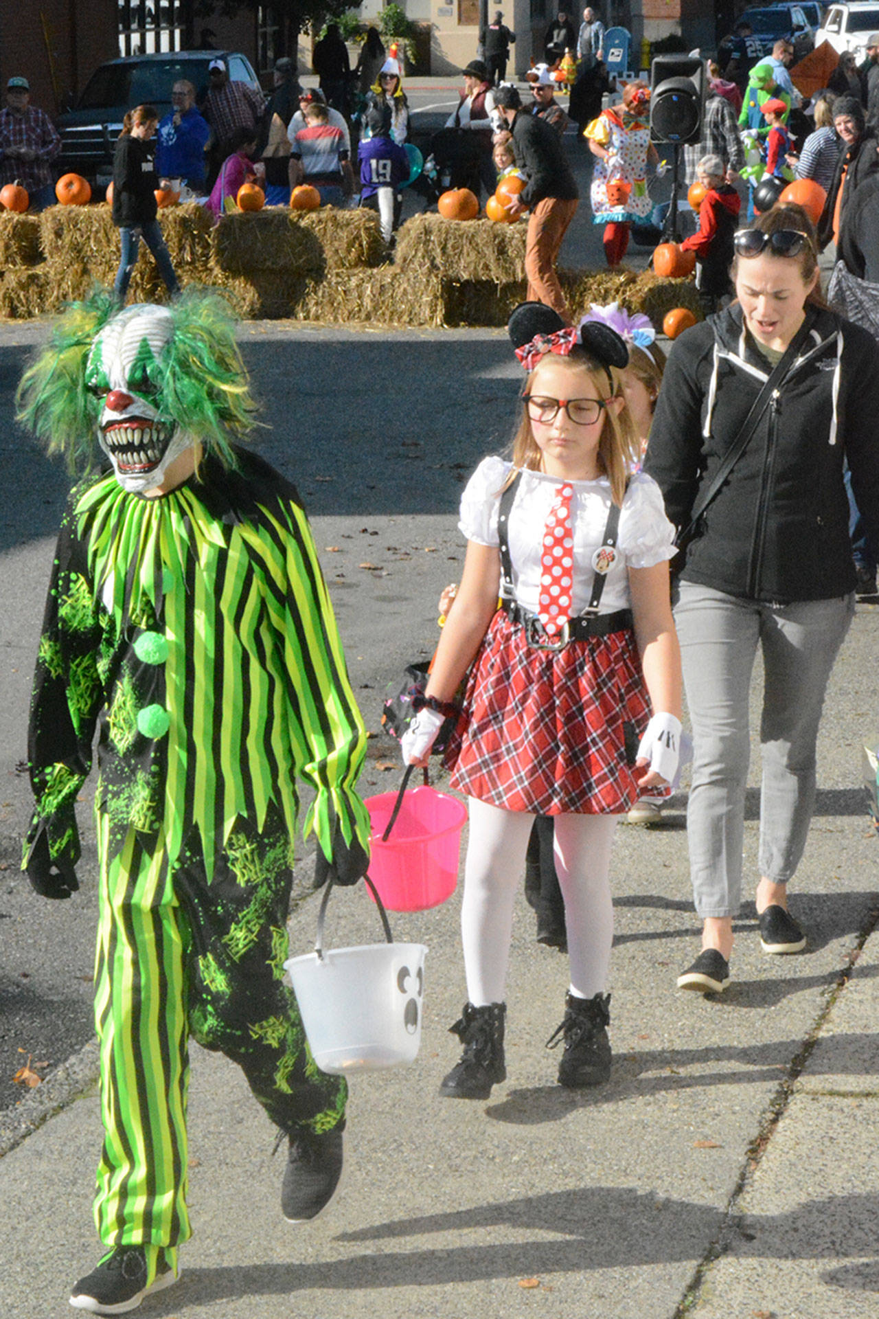 Pumpkin Roll delights kids at Hometown Halloween in Arlington