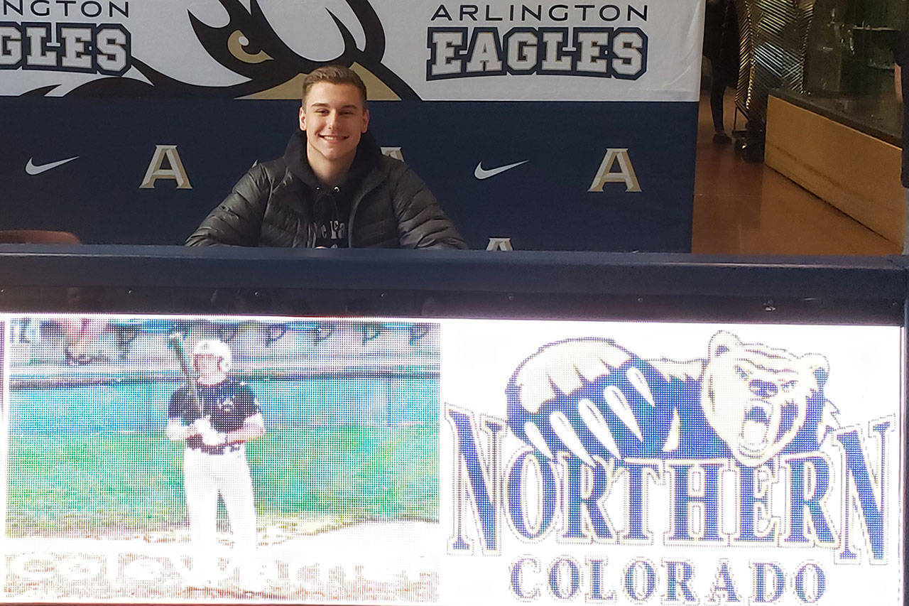4 locals sign to play ball in college