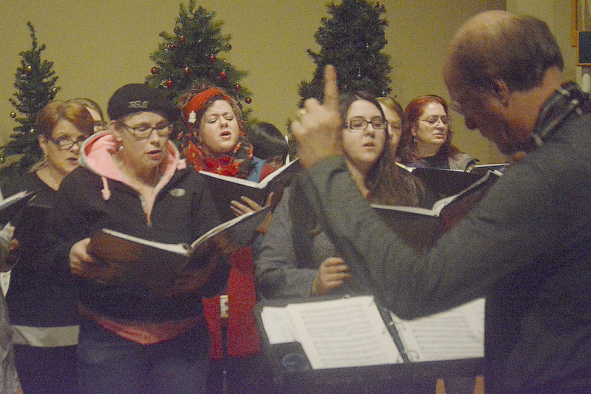 Steve Powell/Staff Photo                                 Stuart Hunt conducts the women’s chorus.