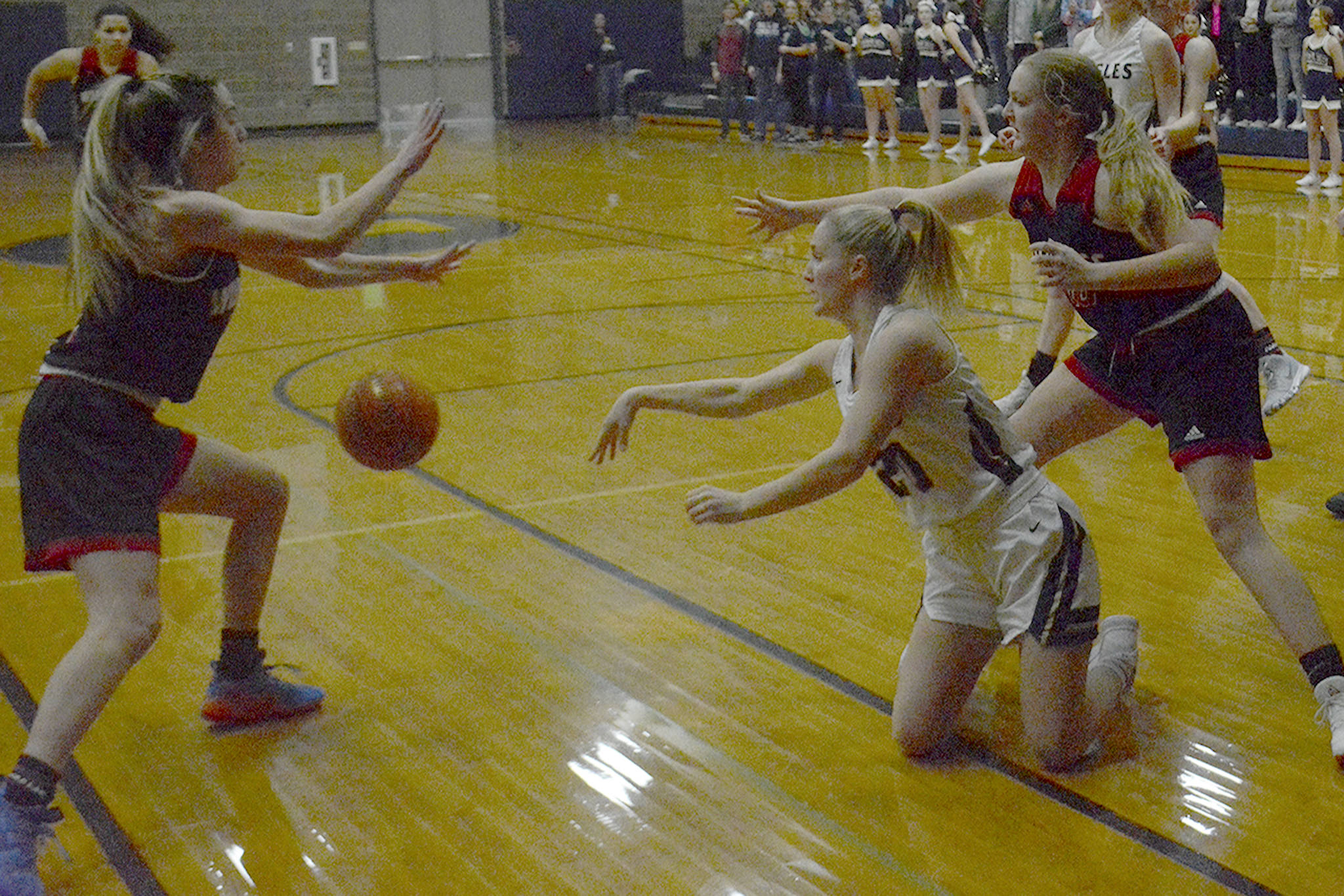 After hitting the floor, Sierra Scheppele passes to a teammate. (Steve Powell/Staff Photos)